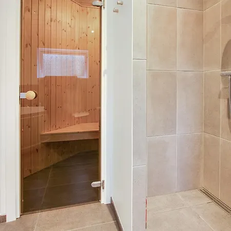 度假居 Four-bedroom Holiday In *