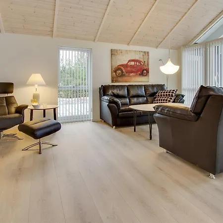 Four-bedroom Holiday In * Hals