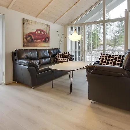 度假居 Four-bedroom Holiday In *