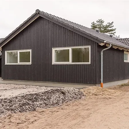 度假居 Four-bedroom Holiday In *